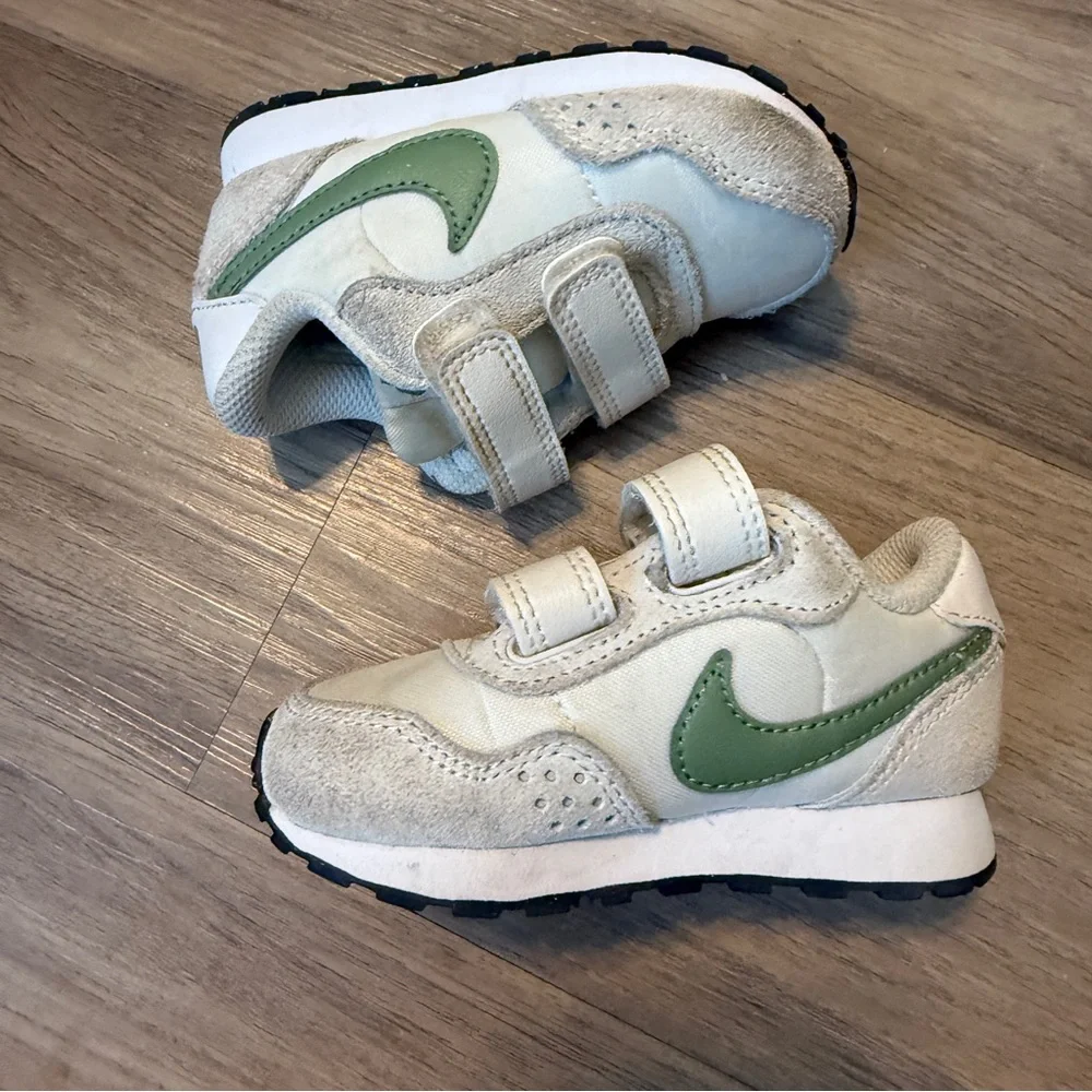 Nike Kids Cream and Green Sneakers US 5 C